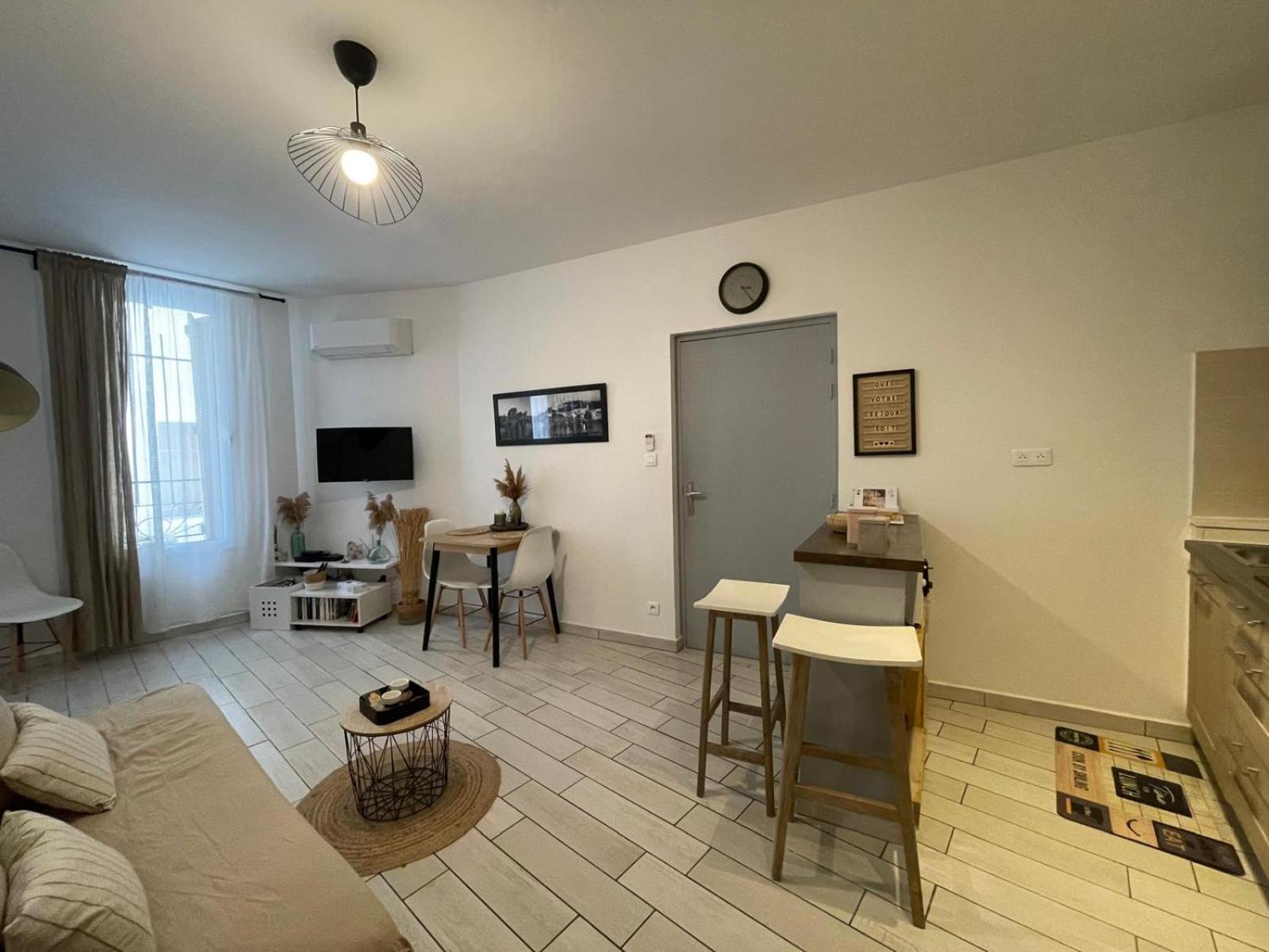 Joli Appartement Hypercentre T2, Classe Meuble De Tourisme 3 Avec Parking Gratuit Beziers Exterior photo