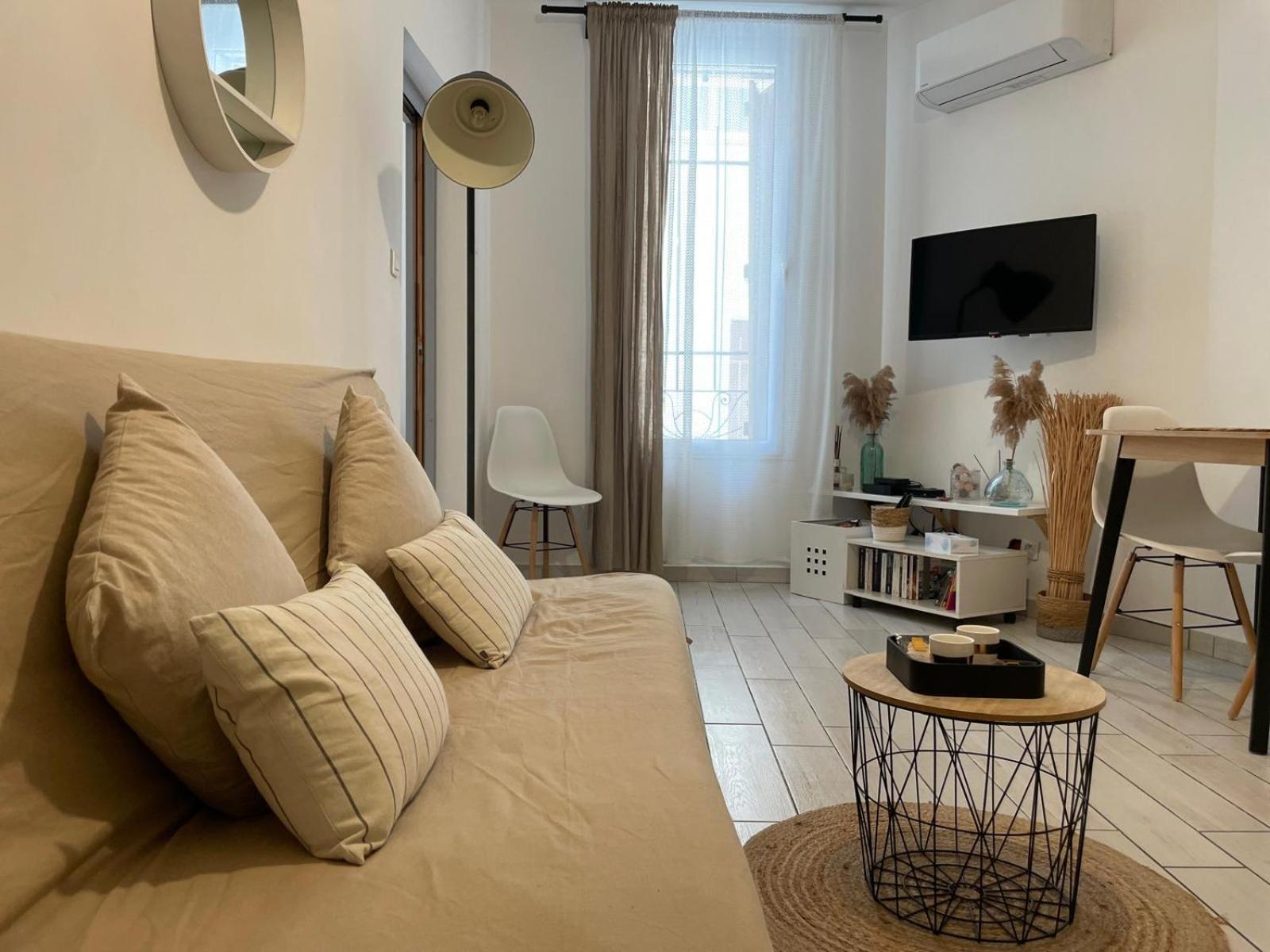 Joli Appartement Hypercentre T2, Classe Meuble De Tourisme 3 Avec Parking Gratuit Beziers Exterior photo