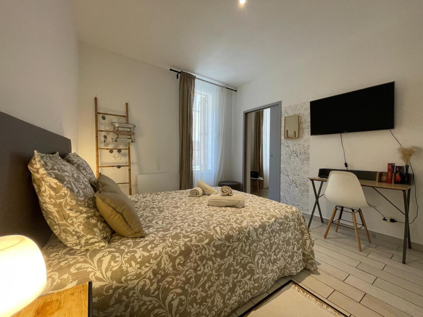 Joli Appartement Hypercentre T2, Classe Meuble De Tourisme 3 Avec Parking Gratuit Beziers Exterior photo